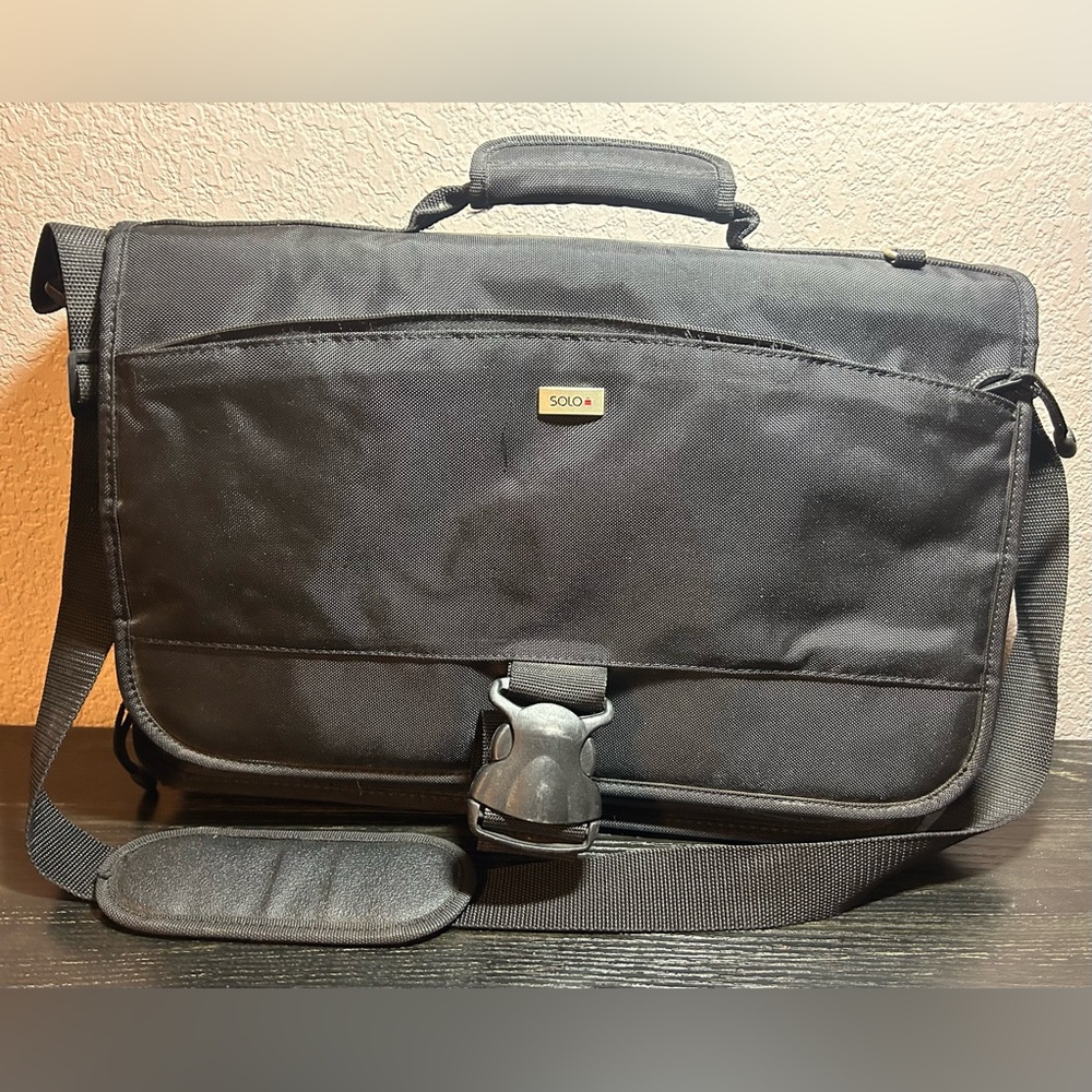 Solo Laptop Bag Various Size Compartments.